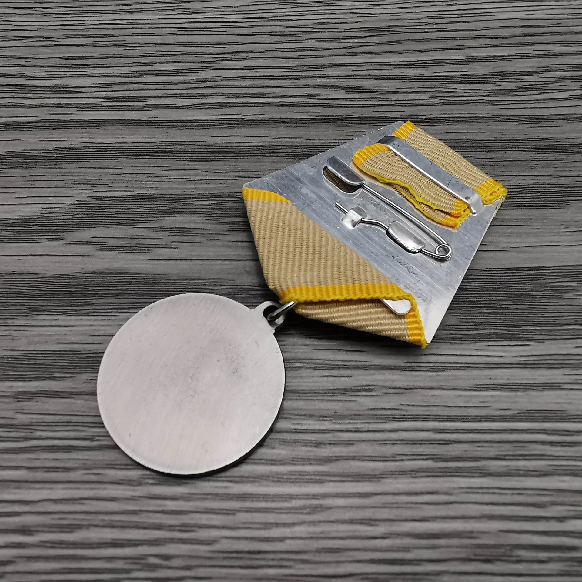 Cheap Price High Quality Medal Ribbon Special Generous Antique Sliver Plated Custom Metal Medal