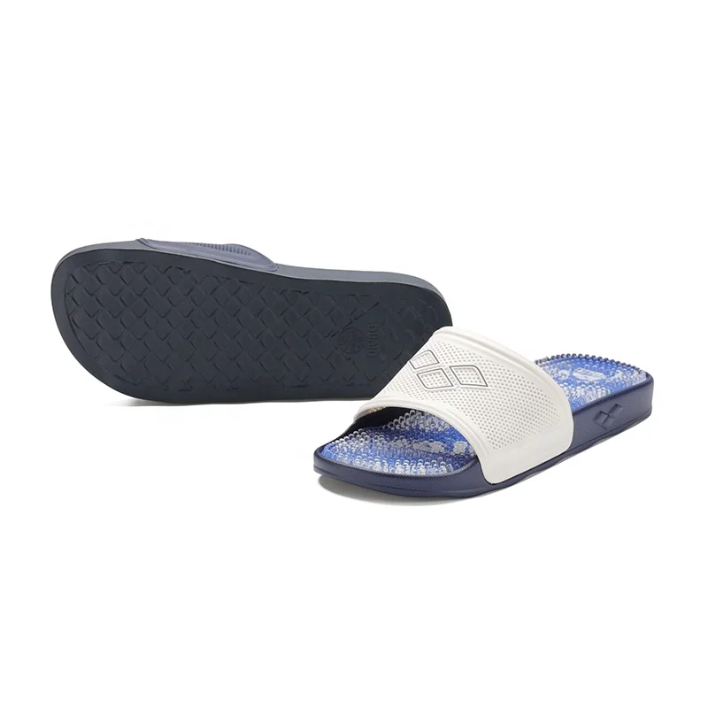 Шлепанцы с логотипом