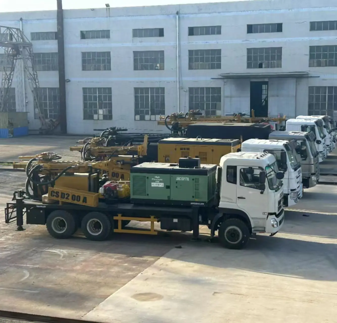 Буровая установка для бурения водяных скважин внедорожных транспортных средств продажа автомобильная буровая со встроенным воздушным компрессором