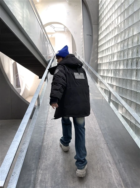 OEM Custom Design Hooded Heavy Designer Puff Padded Coat  Oversized Unisex Down Bubble Winter Black Custom Men Puffer Jacket