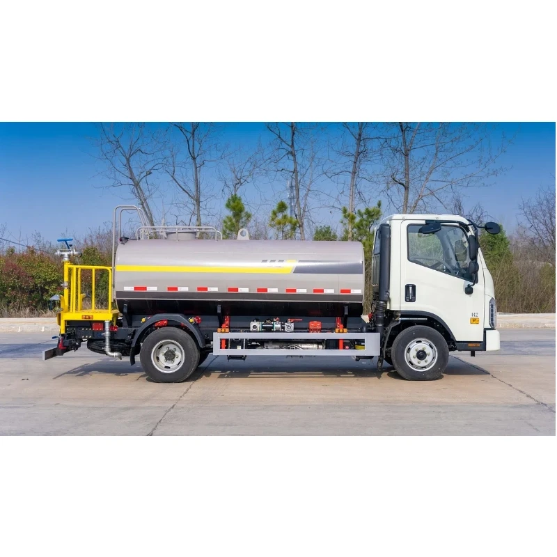 Light duty sprinkler truck fully automatic robot welding integrated tank body Foton 5 m ³ sprinkler truck