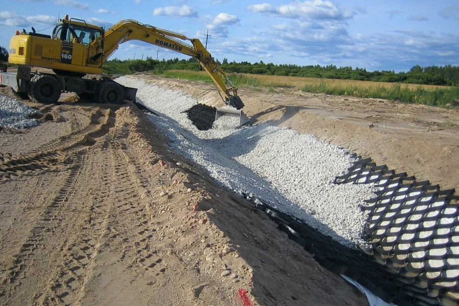 200-445 hdpe geocell astm smooth perforated geo cell for strengthen the surface of the soil in landfill geocell driveway