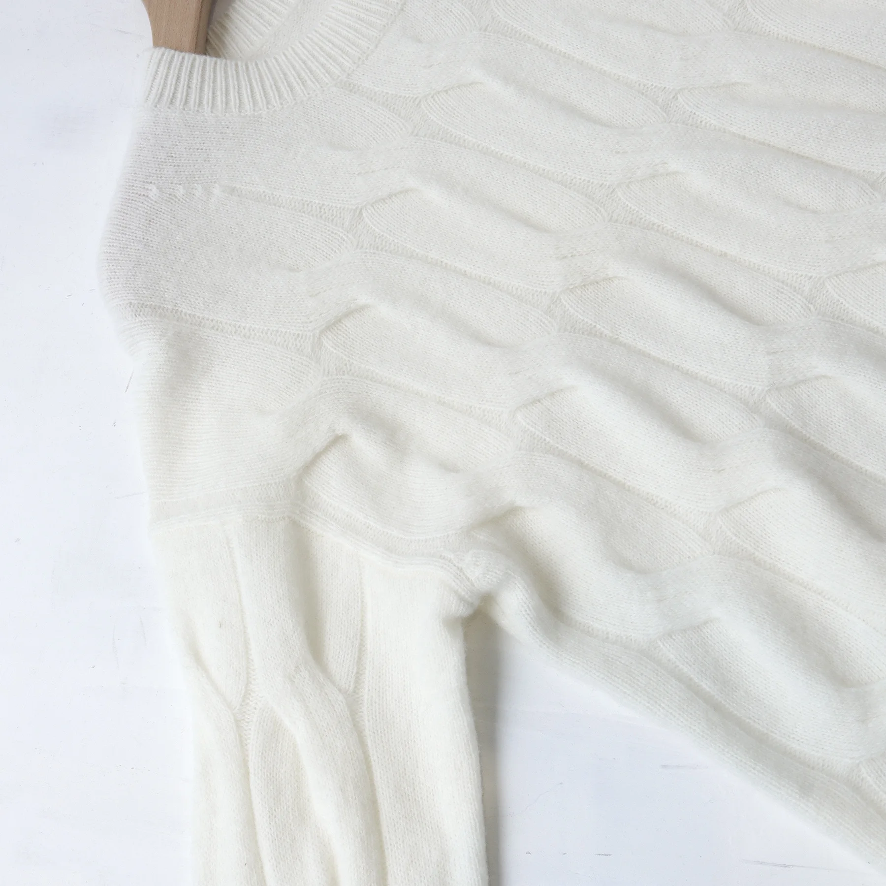 Cheap Wholesale Crew Neck Long Sleeve Solid Color Casual Fashion Women Sweater