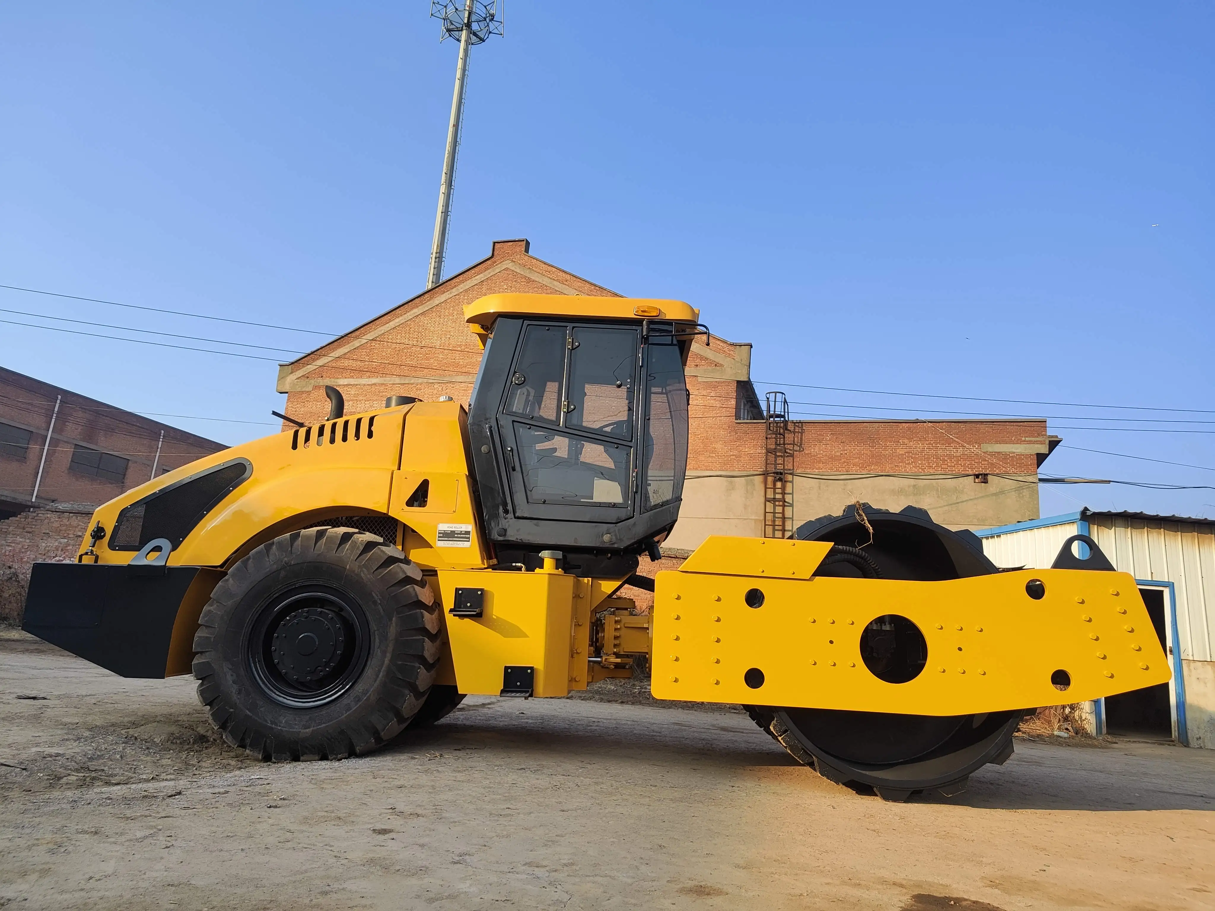 Chinese Top Brand LTD733H 33Ton Heavy Hydraulic Double Drive Single Drum Hydraulic Vibratory Road Roller High Quality for Sale