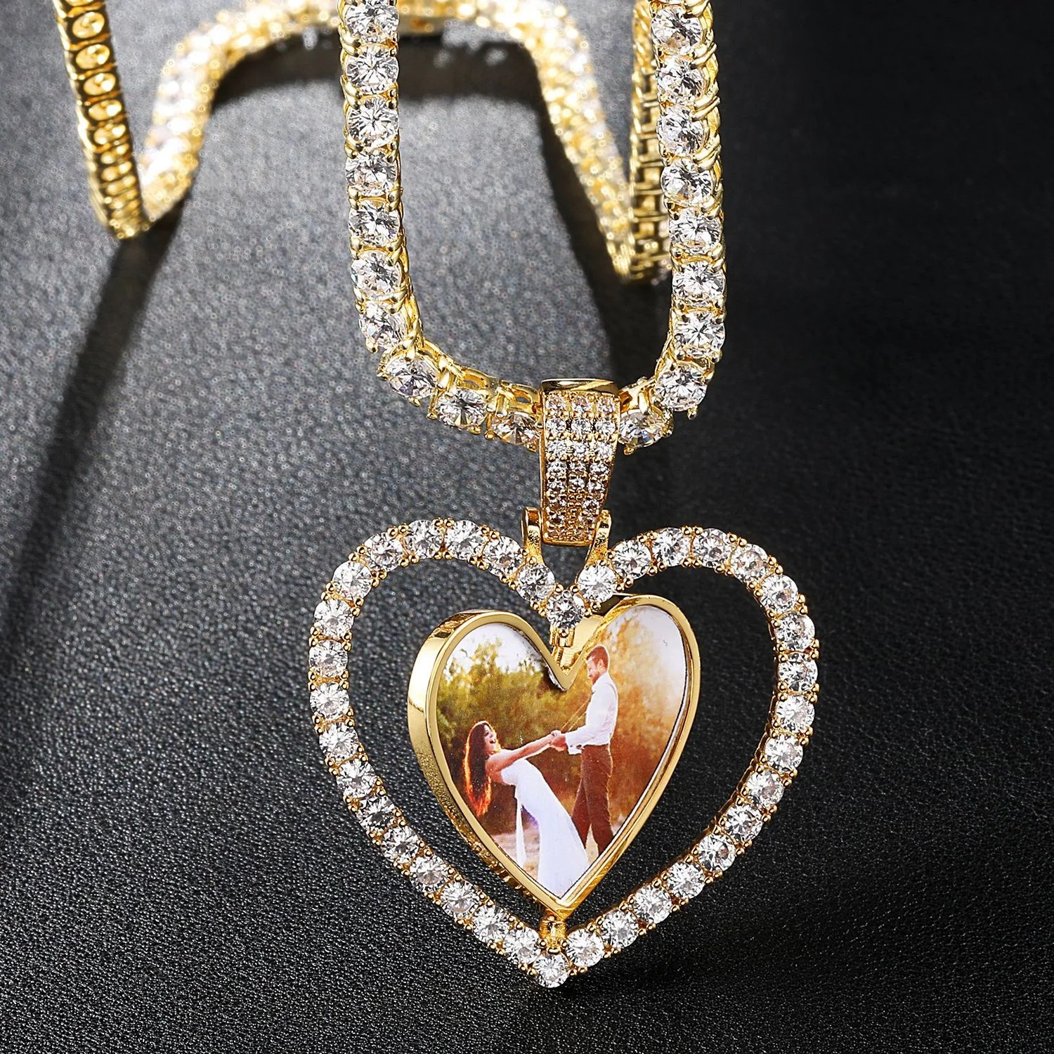 
Trend Custom Pendants Made Heart shape Photo Rotate Necklace For Men Women Fashion Hip Hop Jewelry 