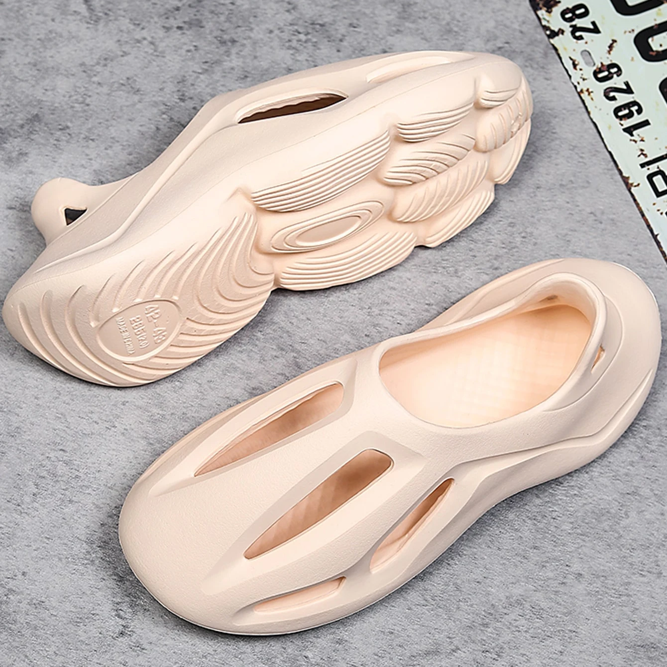 Custom Graffiti EVA Foam Runner Slides Barefoot Quick Dry Sport Sneaker Slippers Rubber Sandals Beach Shoes Sneaker for Men