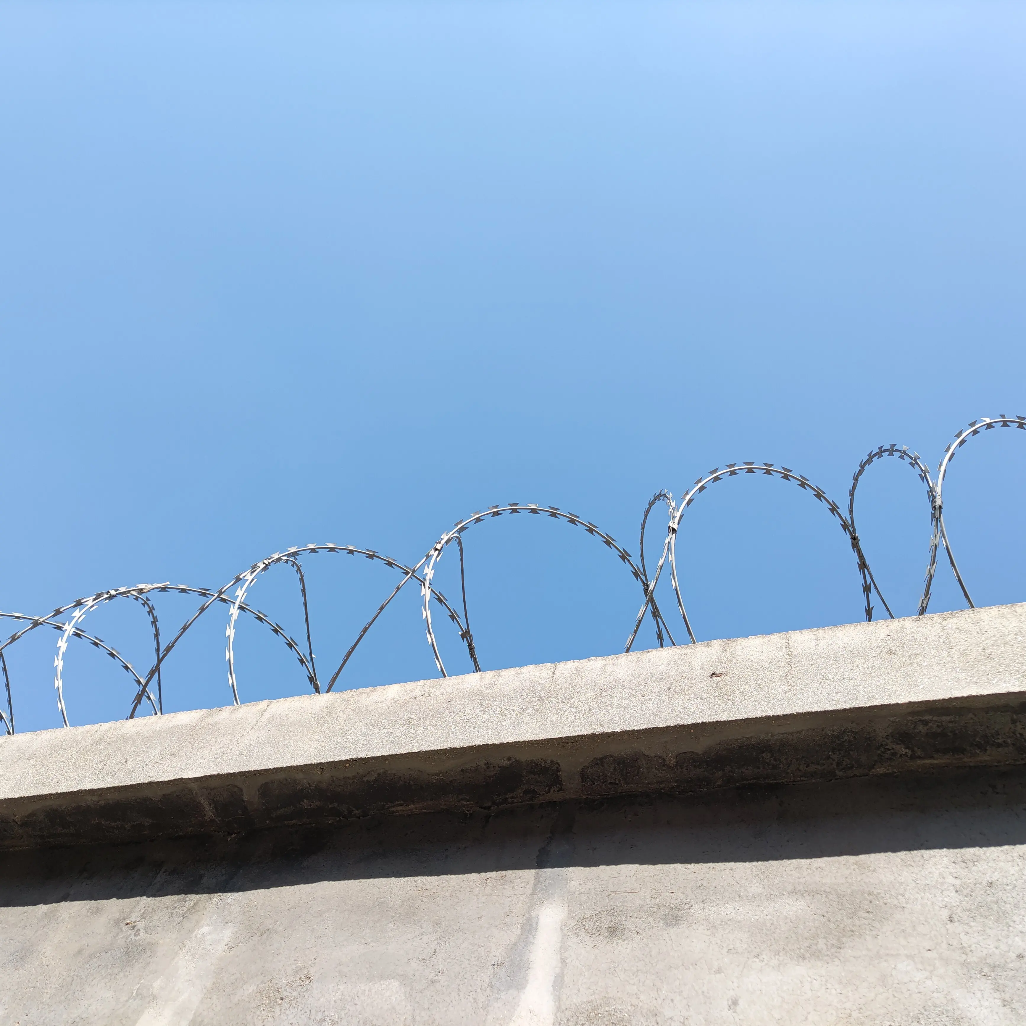 Factory Price Hot Sale Galvanized Razor Wire Fence/ Razor Barbed Wire