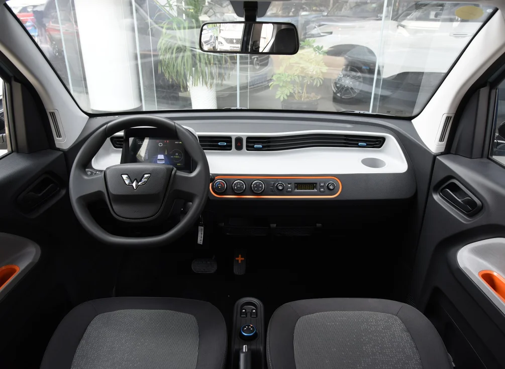  Самый дешевый Wuling city бывший в употреблении автомобиль высокая скорость 100 км/ч 2 двери 4 места высокоскоростной