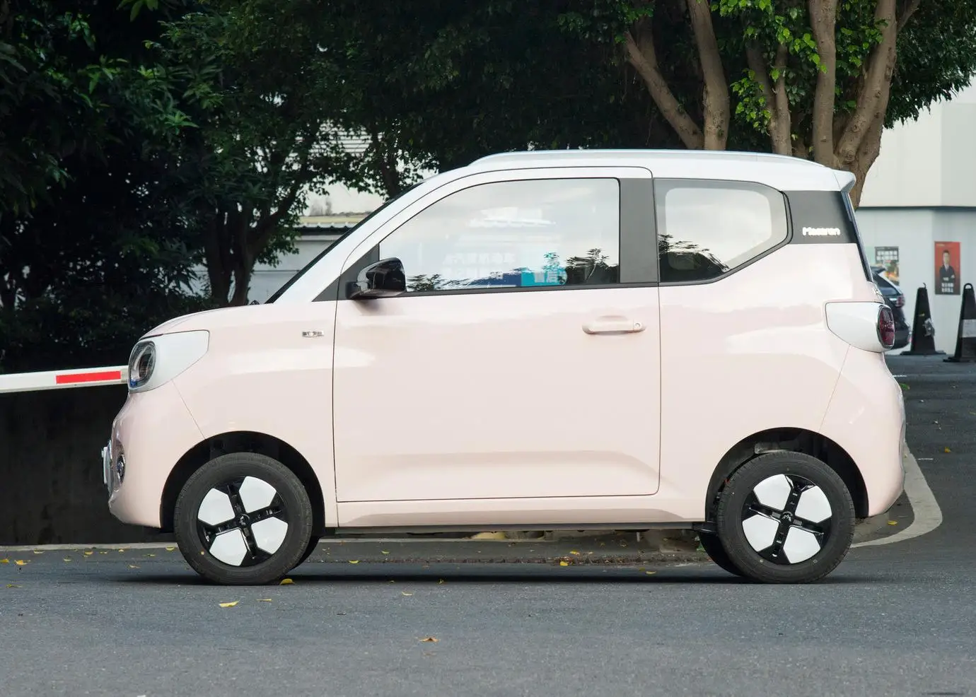 2024 Saic Wuling Макарон электрический автомобиль Araba Miniev Honguang Mini EV Новый энергетический для взрослых 4 сиденья левое Рулевое управление
