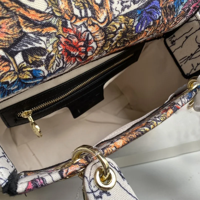 Luxurious shoulder bag, surface printing, embroidery, hollowing, etc. present natural beauty. Model 1295, size: 24*20*11cm