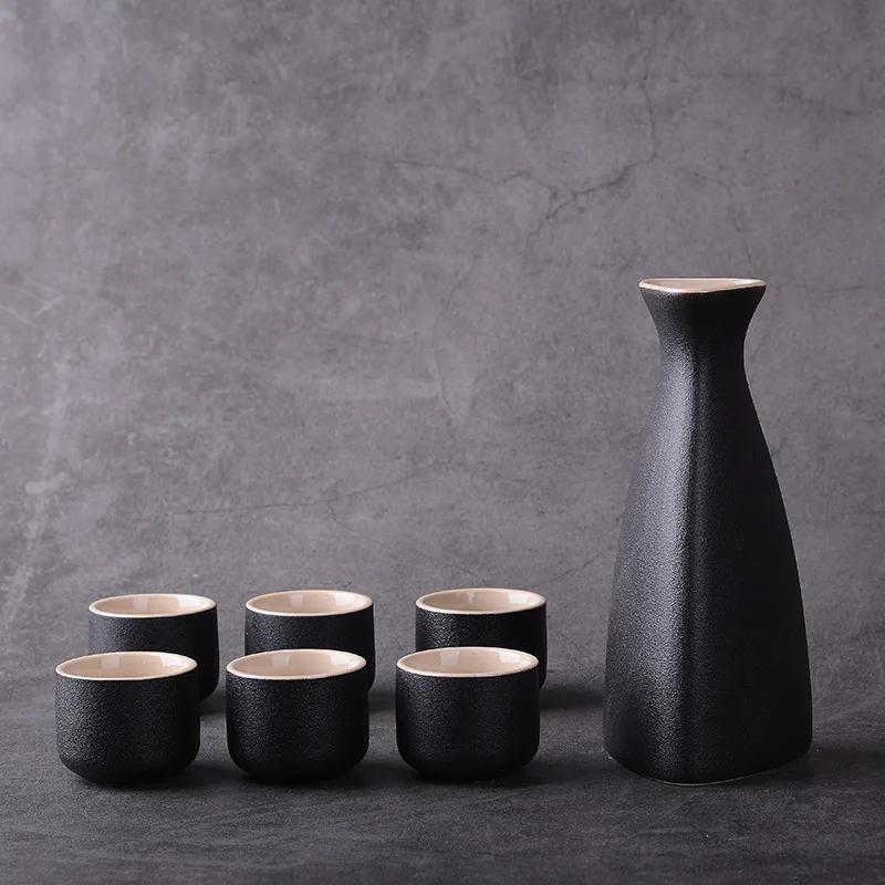 New Product Japanese Wine Pot Black Ceramic Round Sake Set Ceramic Wine Set Wine Sake Cup with Bamboo Tray for Gift Home
