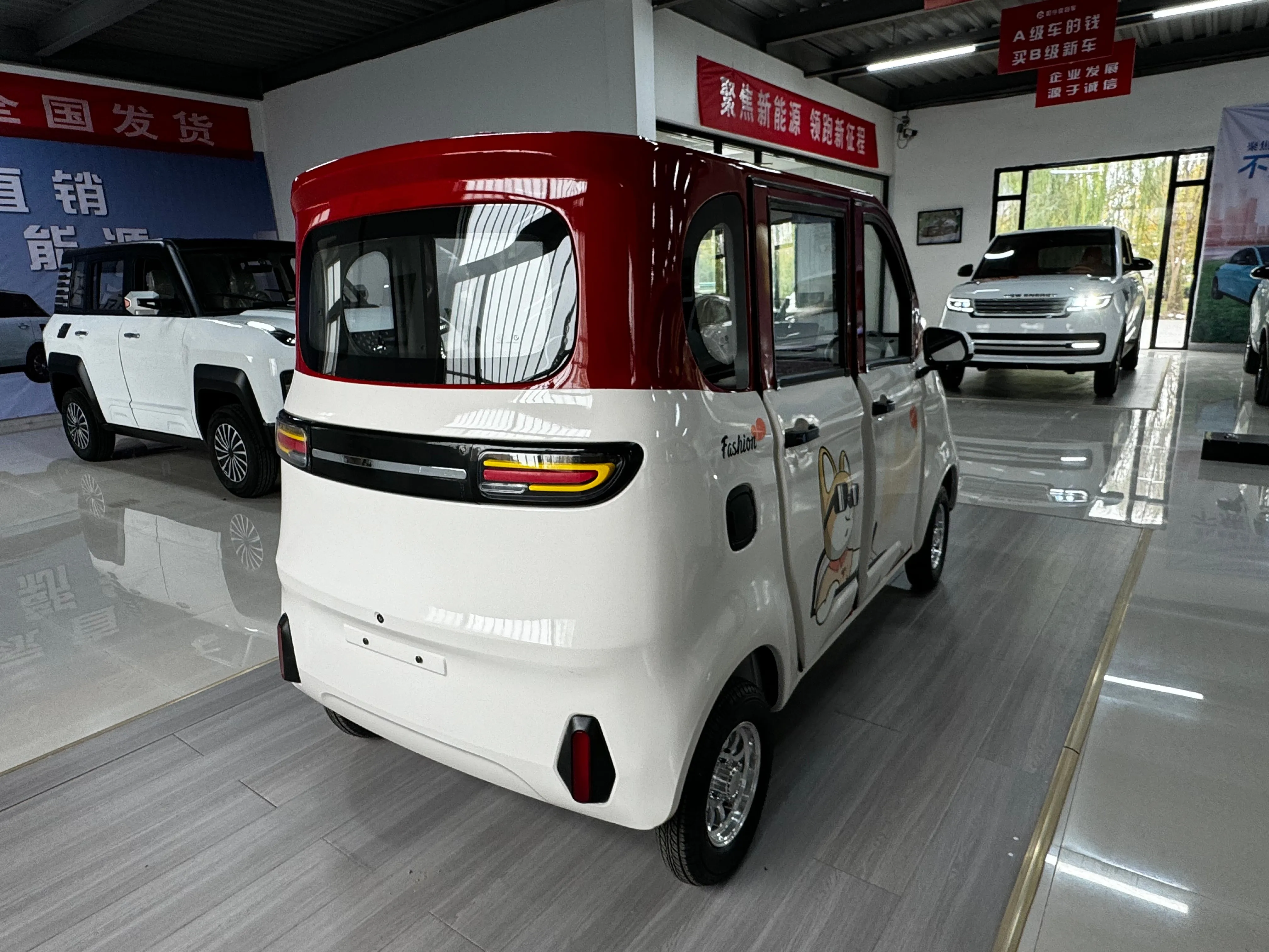 Electric Mini New Energy Vehicle Innovative Compact Car Design
