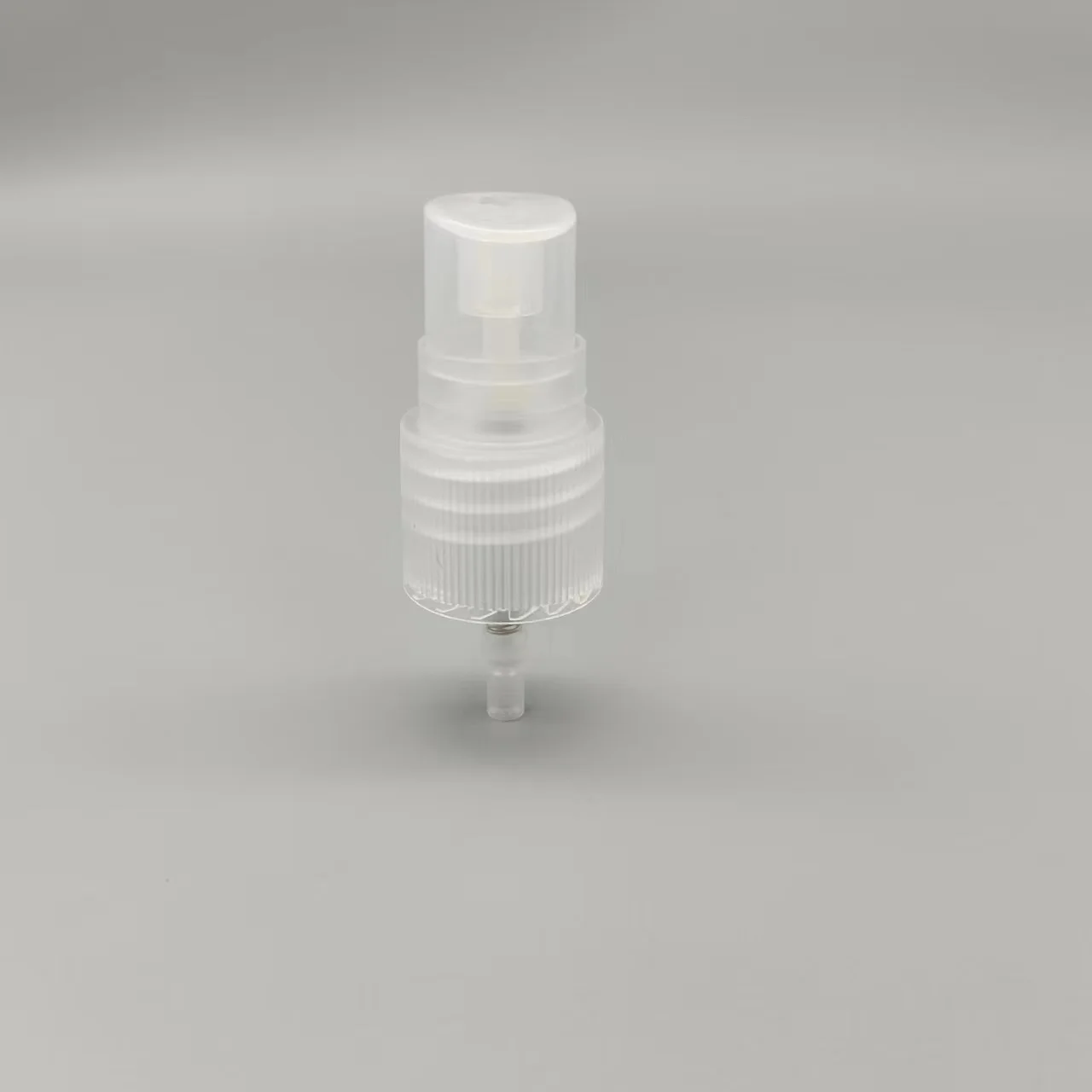 16 410 Sprayer Plastic Ribbed Smooth Atomizing White Black 18mm Fine Mist Sprayer