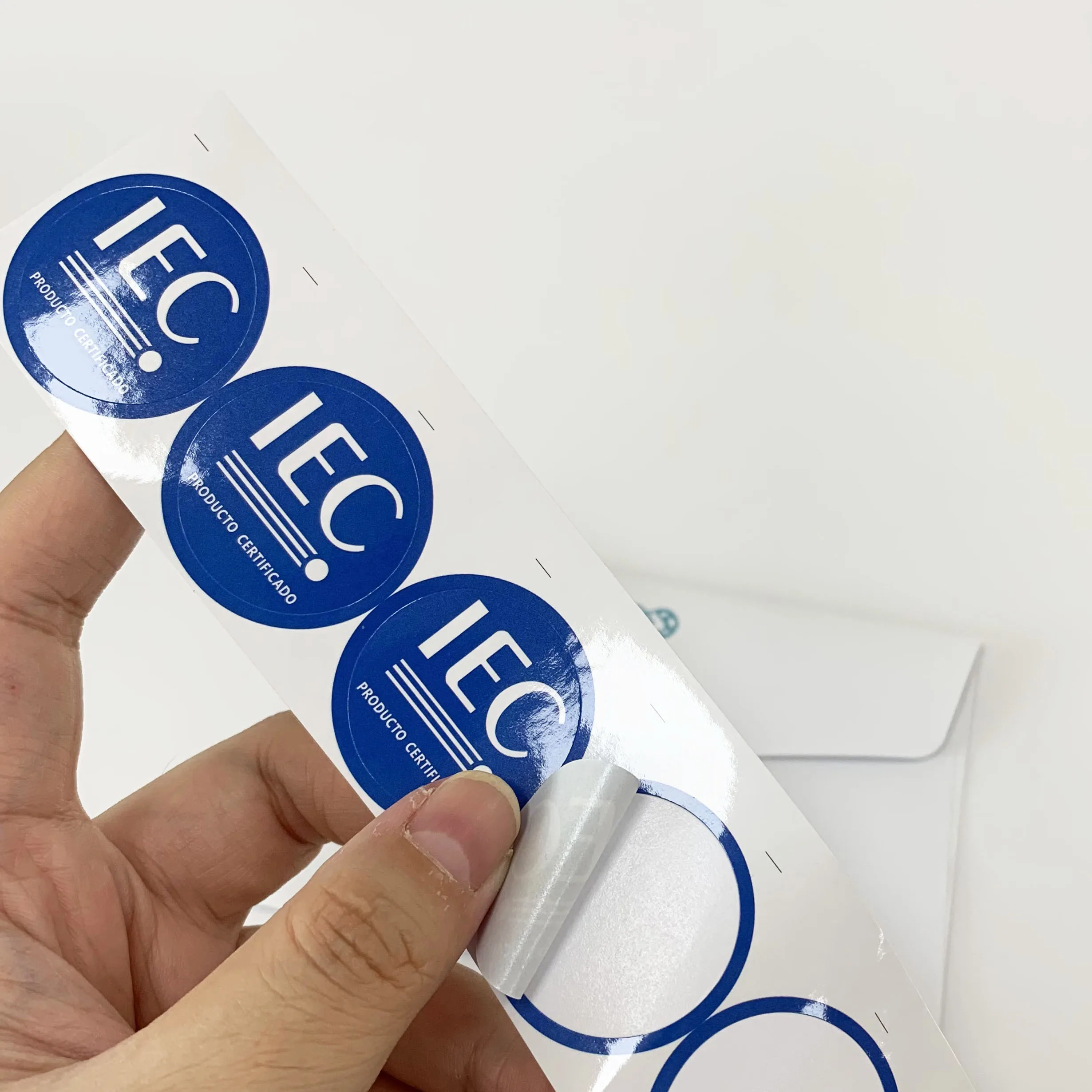 Round stickers color printing custom label, sealing Vinyl Stickers self stickers coated paper labels with glossy lamination