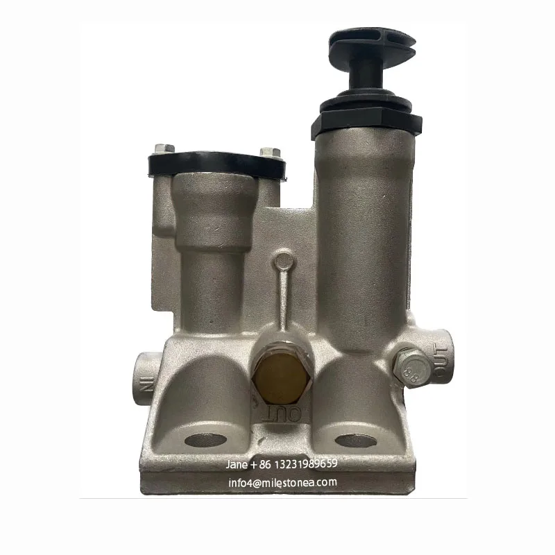 Truck diesel engine fuel filter base with hand oil pump without heating 3975404 for FS19732