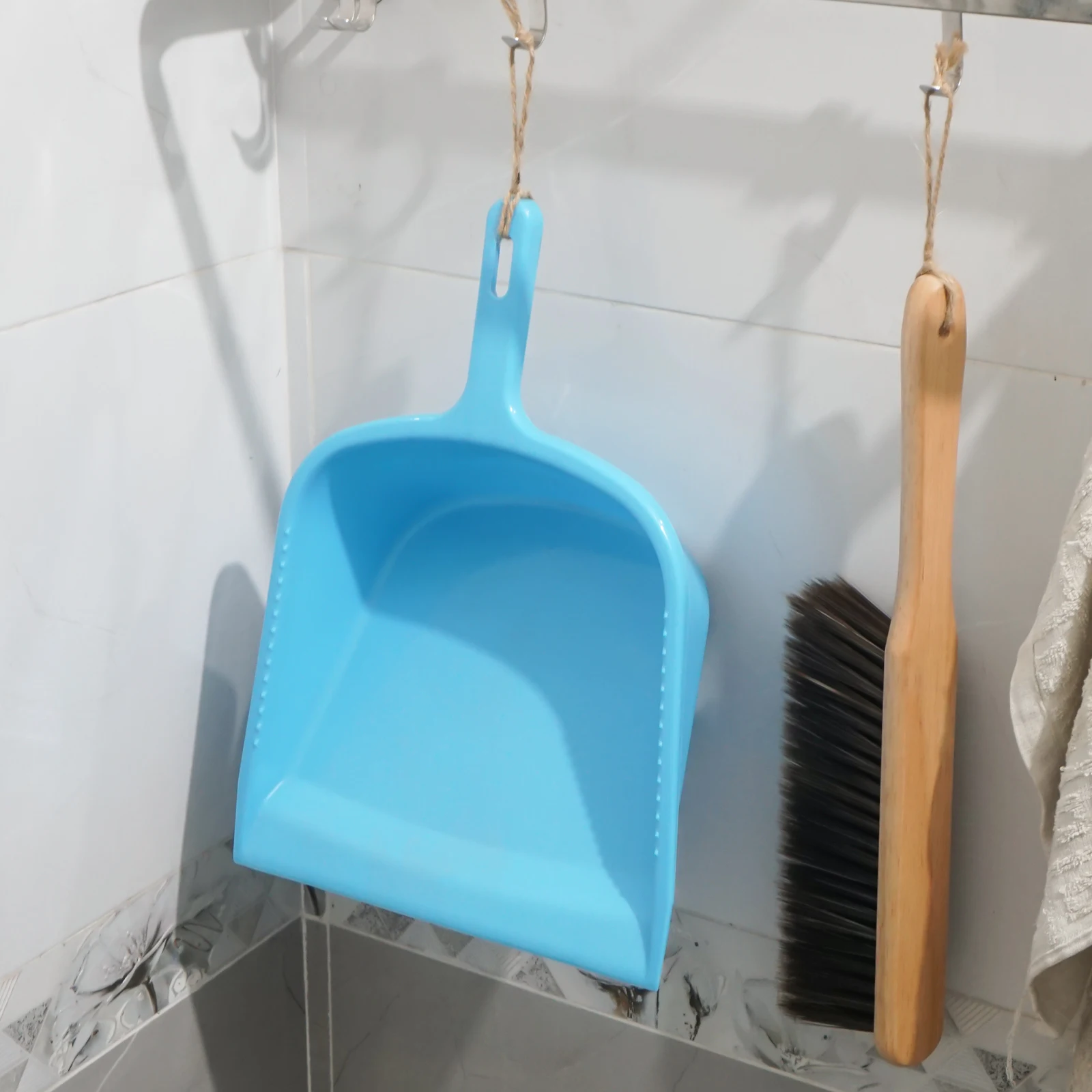 Hand Broom and Dustpan Set,Dustpan and Brush Set,Handheld Dustpan are Used to Clean Kitchens, Floors, Tables, Animal Cages.