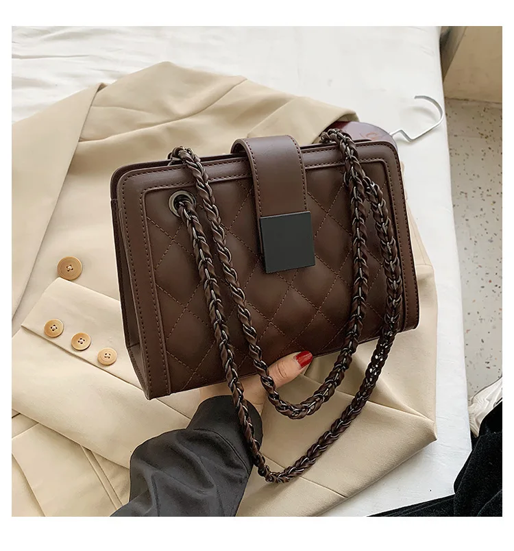 Wholesale Custom Logo 2021 High Quality Ling Embroider Line Fashion Cross Body Bag Small And Square Bag