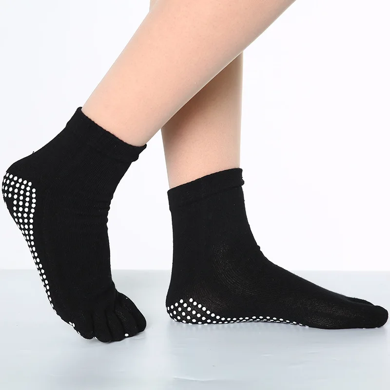 Women crew colorful pilates socks grip 5 toe finger yoga socks non slip yoga socks for wholesale