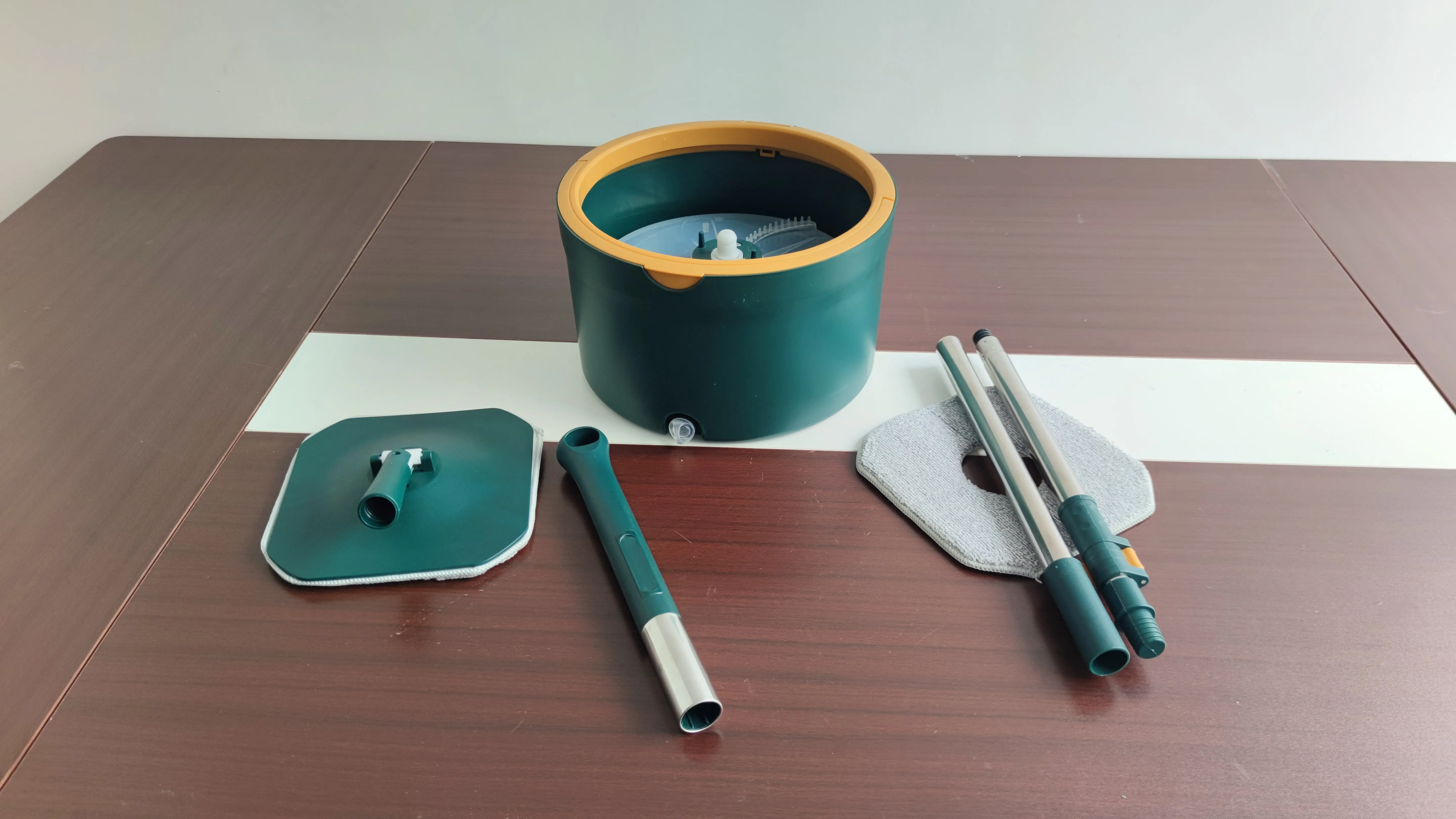 BENHENG clean dirty separation 360 degree rotating square spining mop with handsfree telescopic handle bucket