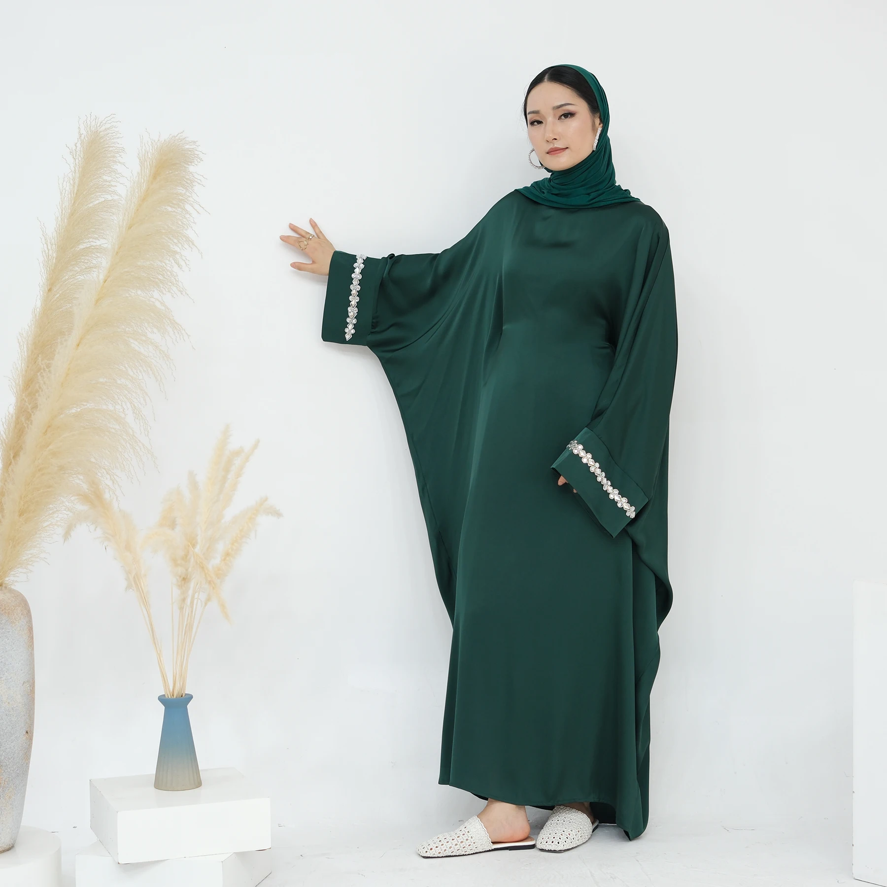 New Arrival Abaya 2025 Traditional Muslim Clothing Abaya Women Muslim Dress Turkey Satin Plus Size Kaftan Abaya For Women Muslim
