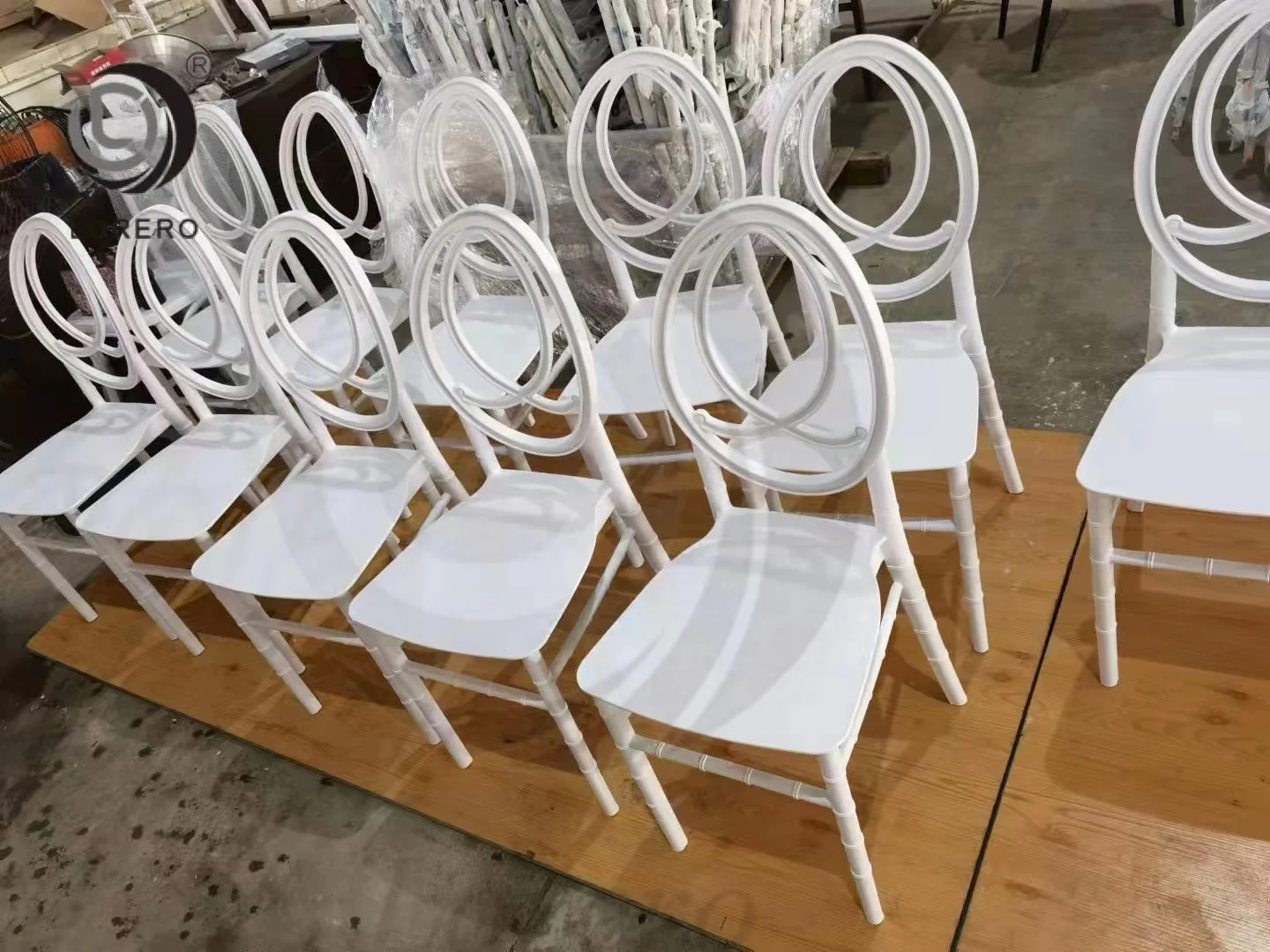 Распродажа полипропиленовые пластиковые золотые свадебные стулья Phoenix Chiavari