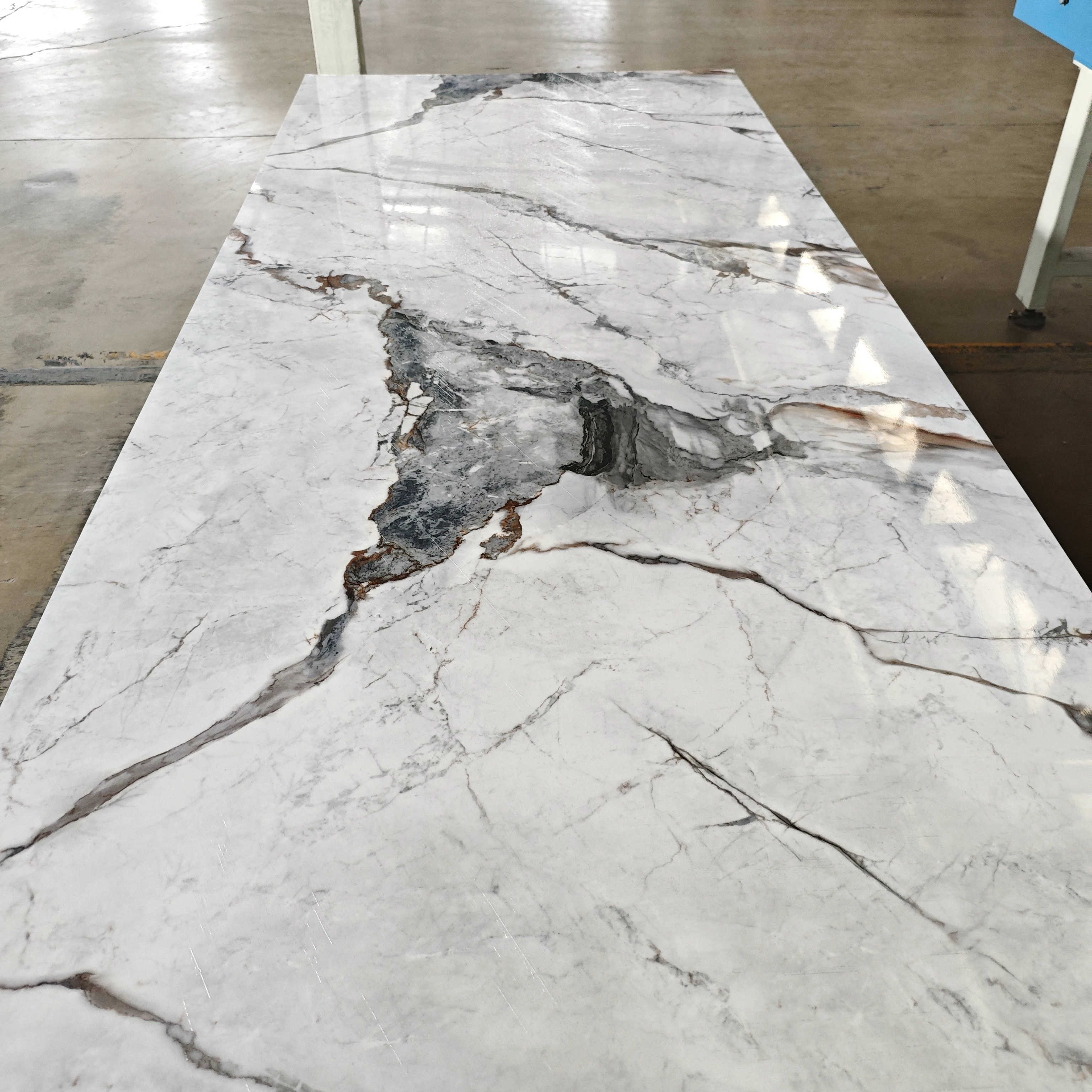 Современный 4x8 матовый мраморный дизайн 5 мм и 8 плоская бамбуковая угольная стеновая панель Водонепроницаемый строительный материал для декора отеля