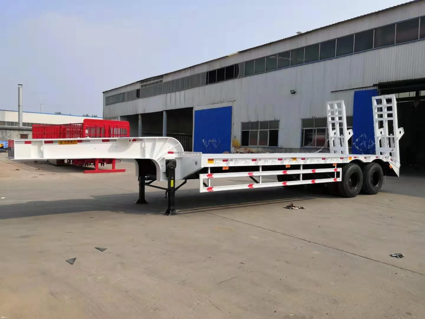 Factory Direct Sales 2 Axles  30 ton  Low Bed Loader Truck Semi Trailer
