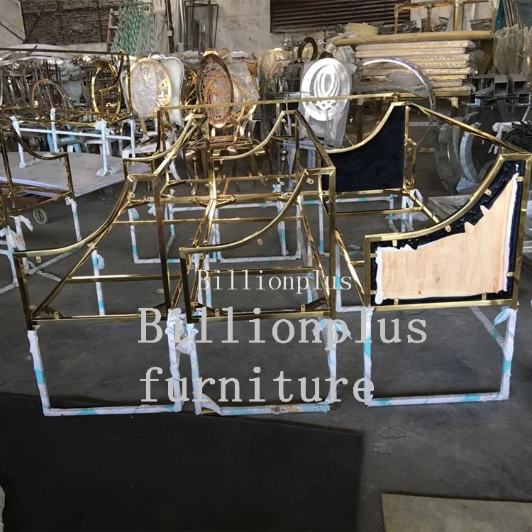 Wholesale Modern Gold Arm Chair W01 Elegant Wren Design Banquet Dining Chair High Quality Stainless Steel New US Popular Design