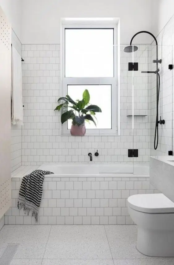 Bath surrounding to be tiled XPS bathroom installation