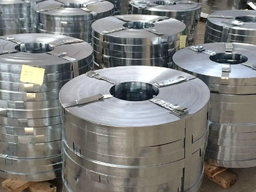 Полосная стальная металлическая лента 0,3 мм 0,35 мм 0,45 мм 0,50 мм 32 мм 48 мм 65 мм горячеоцинкованная стальная рулонная катушка