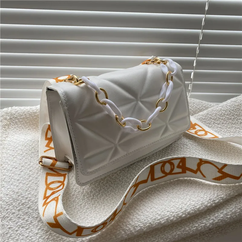 Vintage Style Shoulder Bag with Wide Shoulder Strap and Western Thick Chain Simple and Fashionable Casual Handbag for Women