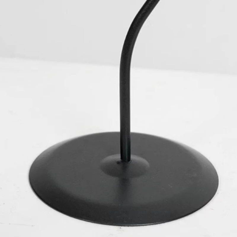 Artistic design sense candlestick Nordic style Italian candlestick curved shape home decoration lighting candle holder