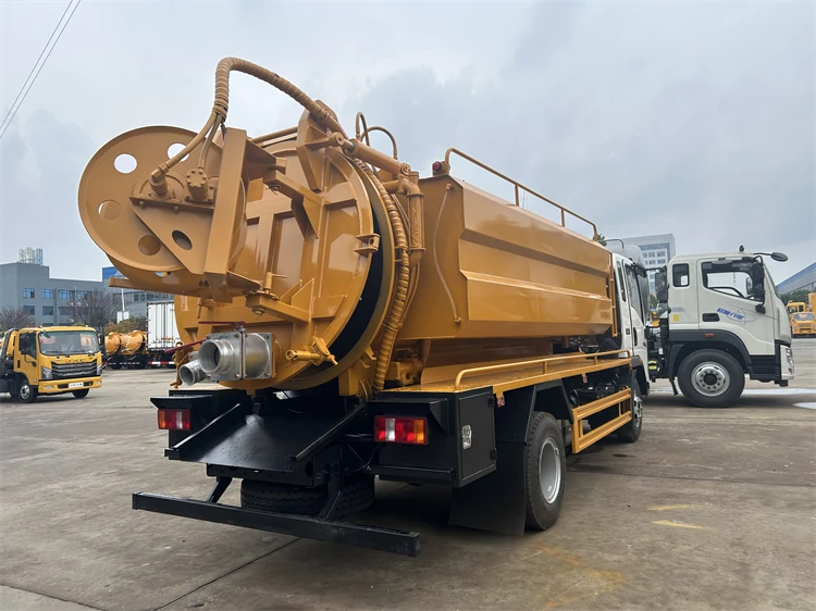 Howo 4X2 Waste Water Tanker Tank Septic Pump Trucks 12000L Vacuum High Pressure Special Sewage Suction Truck
