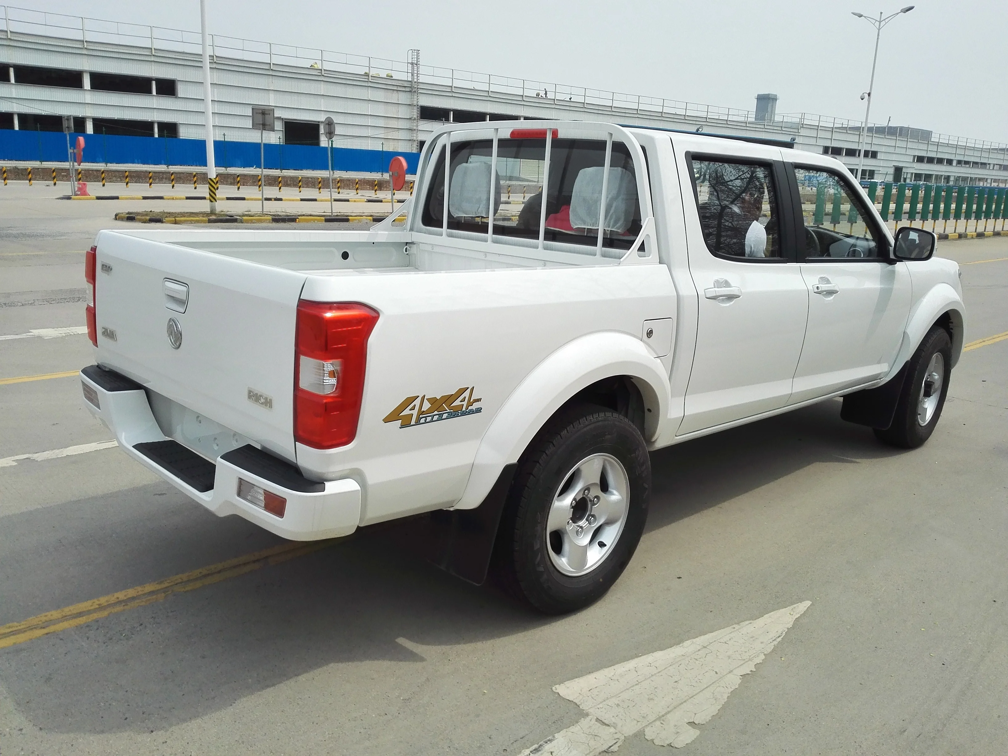 Dongfeng right hand drive pickup truck with mini pickup truck good quality for export 85/128