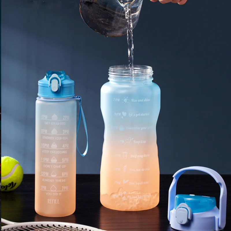 Лидер продаж на Amazon Спортивная бутылка для воды размером 2000 мл с градиентным переходом цвета любителей соломенный чайник градиентной крышкой оптовая
