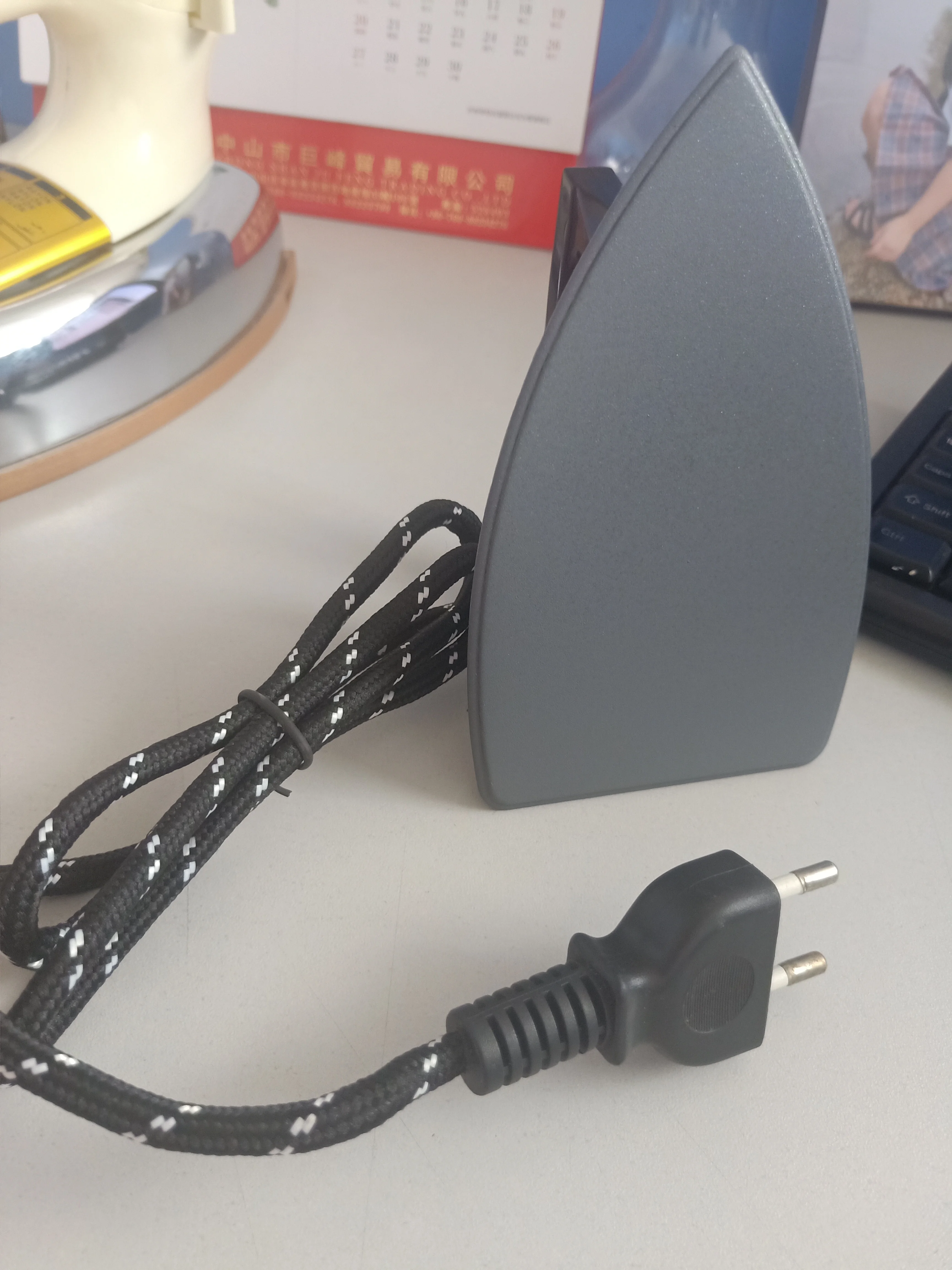 Hot sell in Mid-East HN-999 travel iron mini dry iron with non-stick coating sole plate