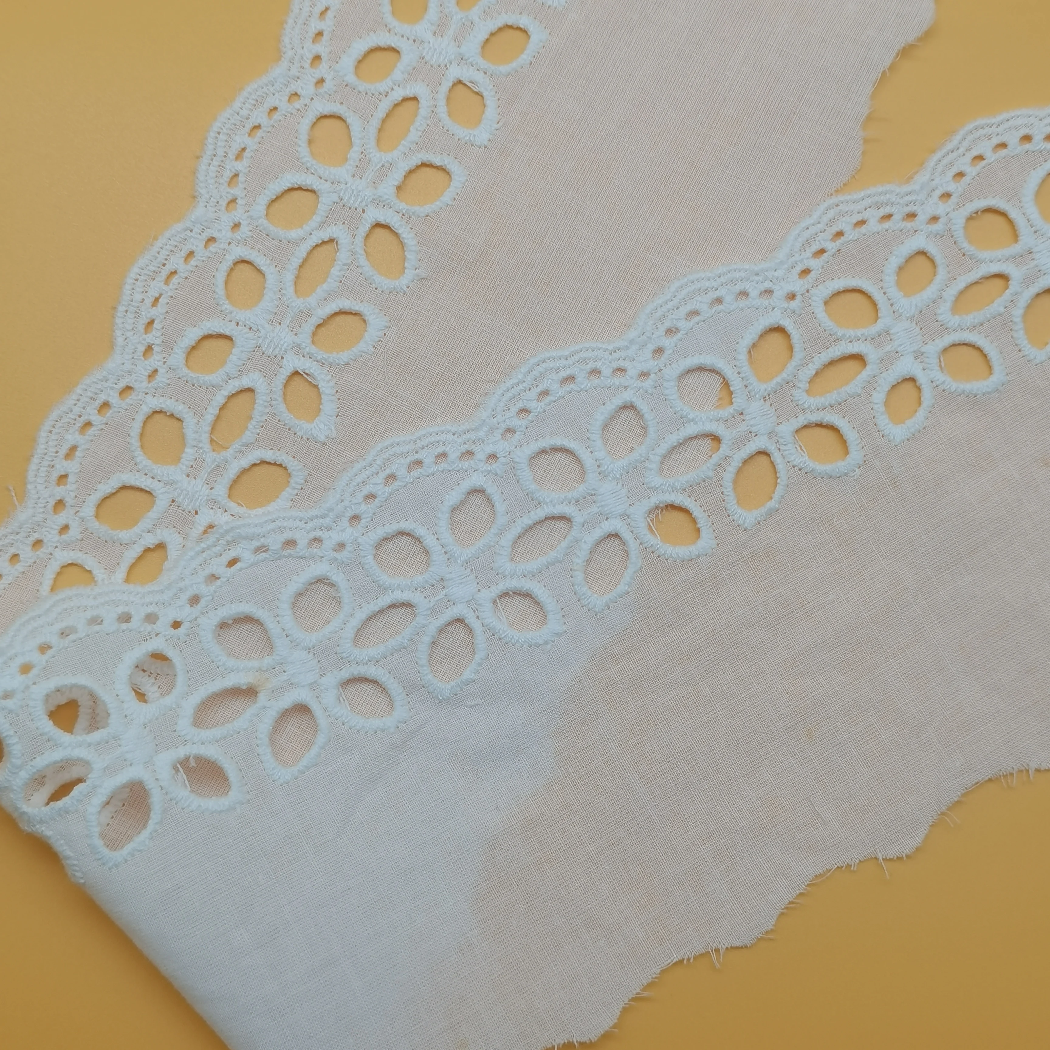 Manufacturer Wholesale 100% Cotton Eyelet Embroidery Lace Fabric Swiss Type White Lace Trimmings for Weddings