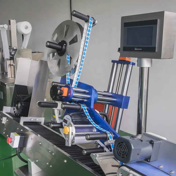 Horizontal lip balm labeling machine round lip balm tube labeling machine