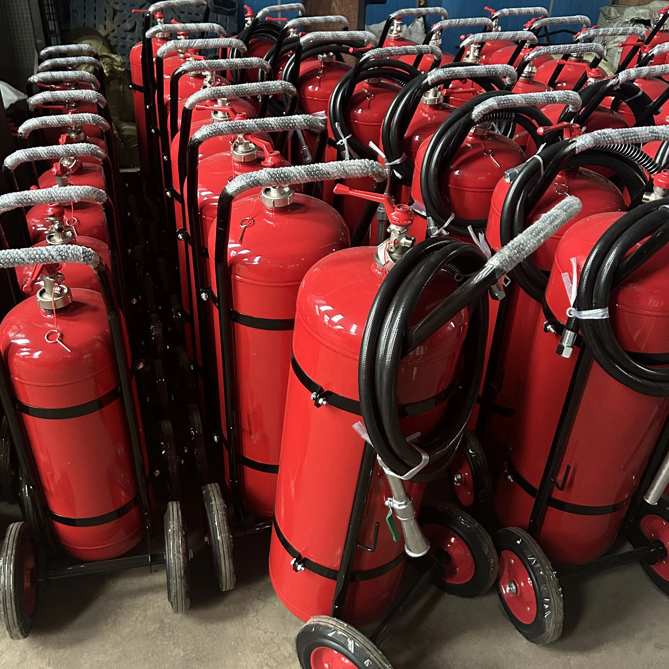 Safety Plus 25kg Wheeled abc Dry Chemical Powder Trolley Fire Extinguisher with Custom Label