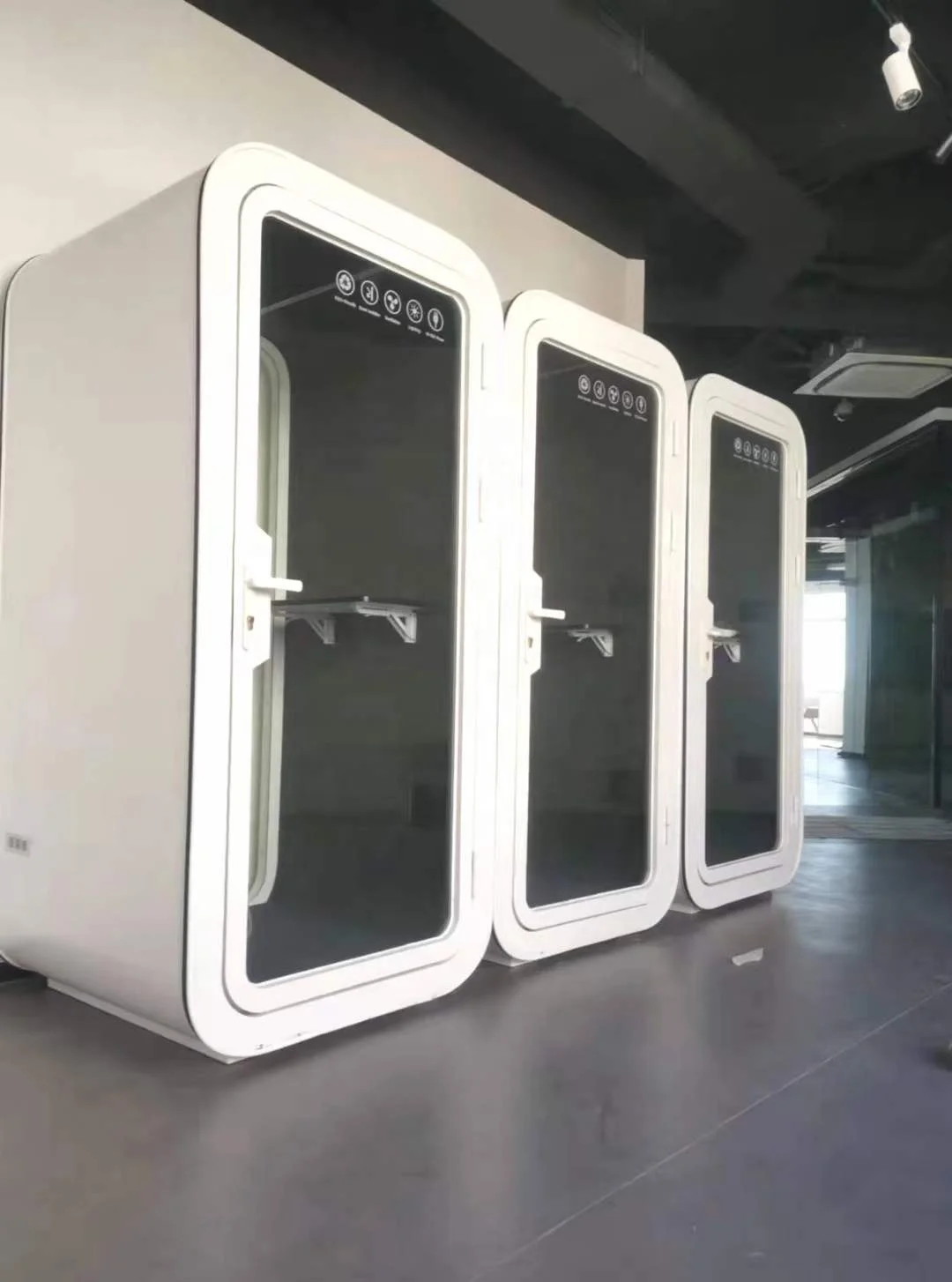 Rounded Solo Office Phone Booth Outdoor Teleconference Soundproof Acoustic Room