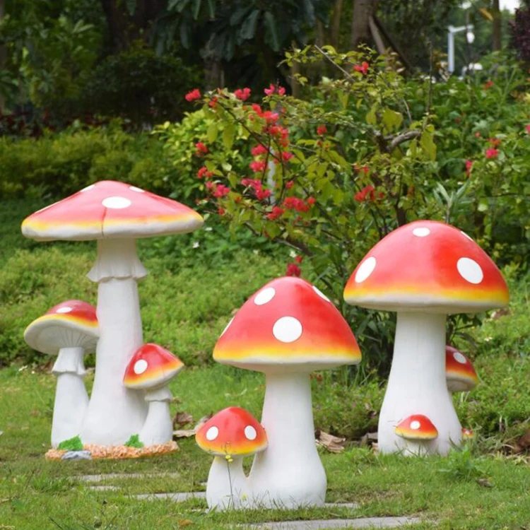 Beautiful design cartoon design custom size paiting color large resin mushroom statue