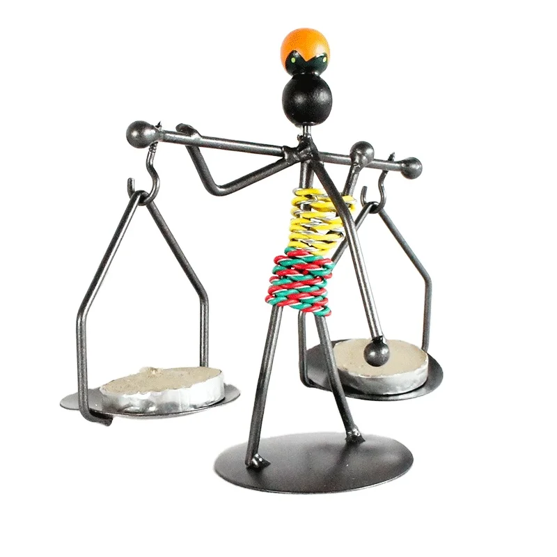 Wholesale Metal Crafts Mini Sculpture Candlestick Anituqe Candler Holder for Home Decoration