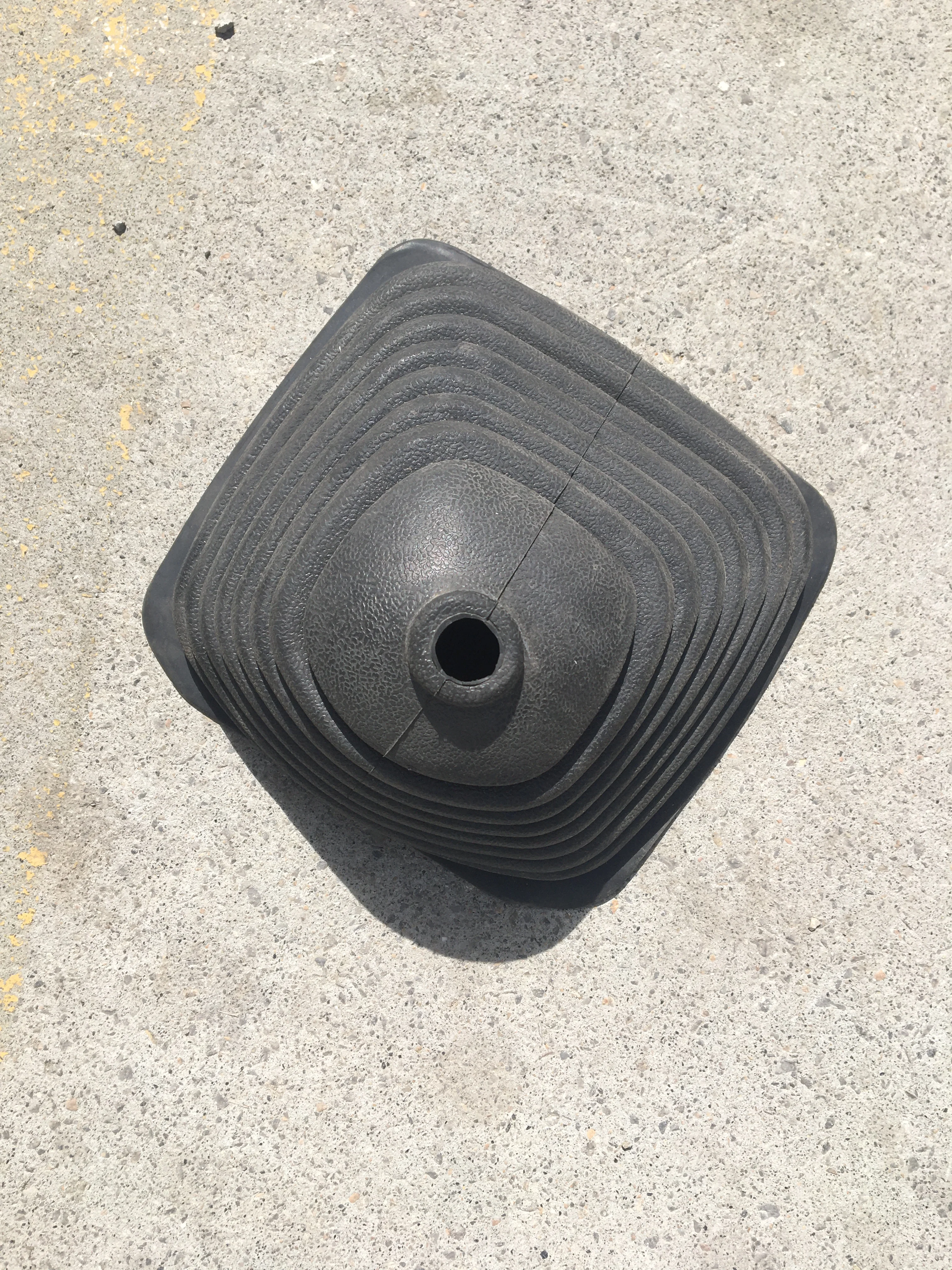 Sinotruk Howo light truck spare parts LG9704240014 howo gear shift knob shift dust cover