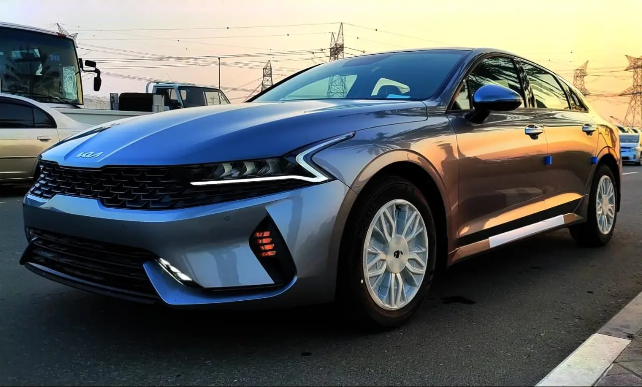 Быстрый и чистый Подержанный Kia K5 2.5L полный вариант 2023 моделей автомобилей готов к работе