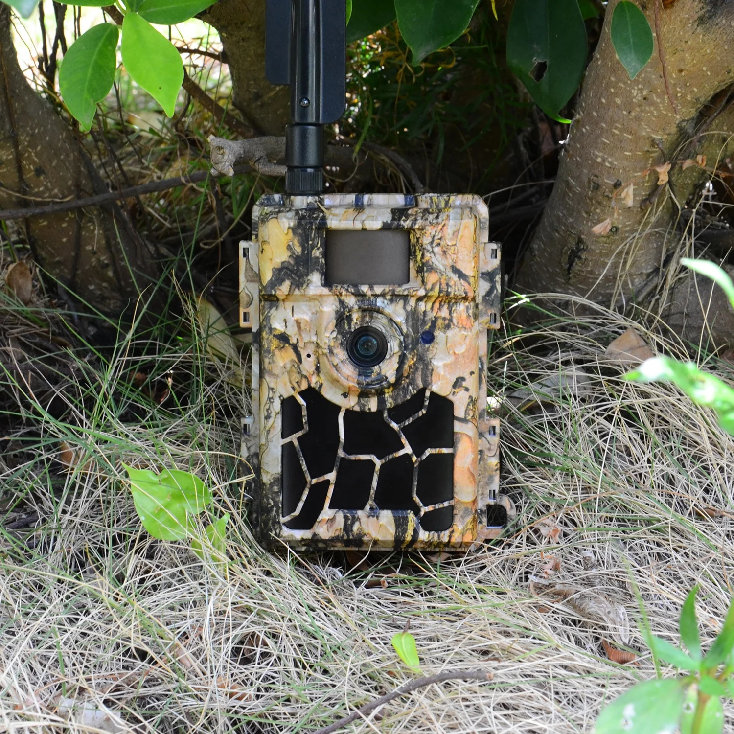 3G wireless solar panel powered waterproof outdoor security trail hunting scouting camera