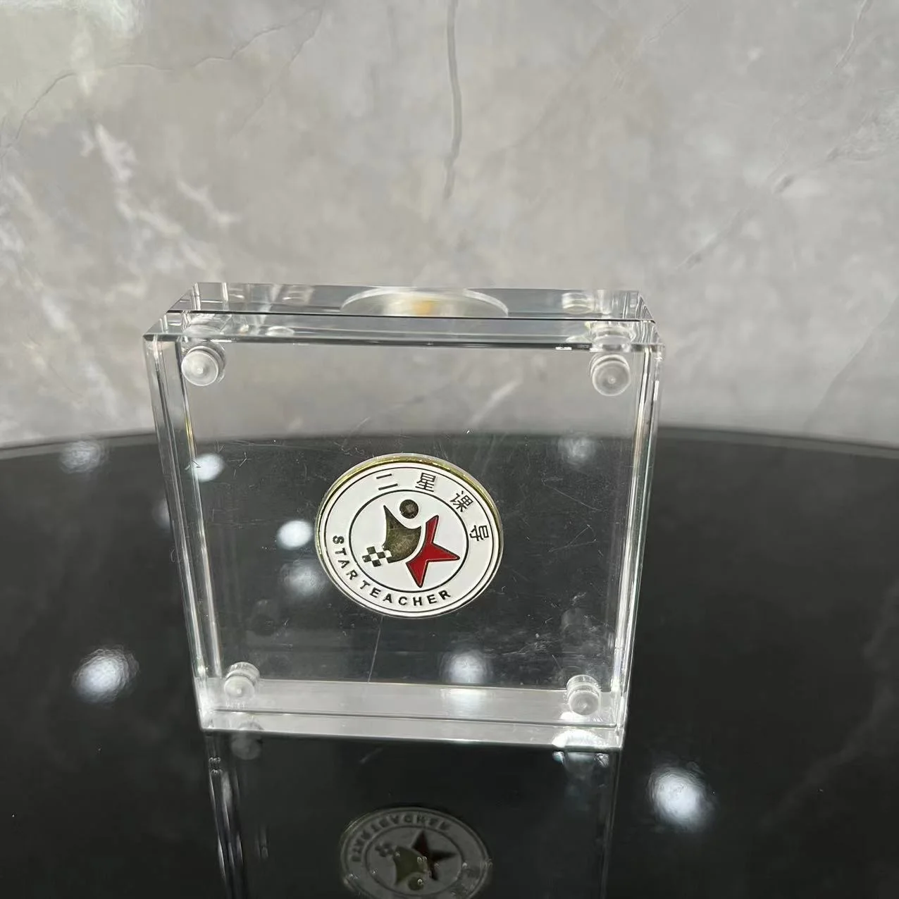 Shiny Polishing  Acrylic Magnet Coin Display Stand laser logo acrylic souvenir coin display board