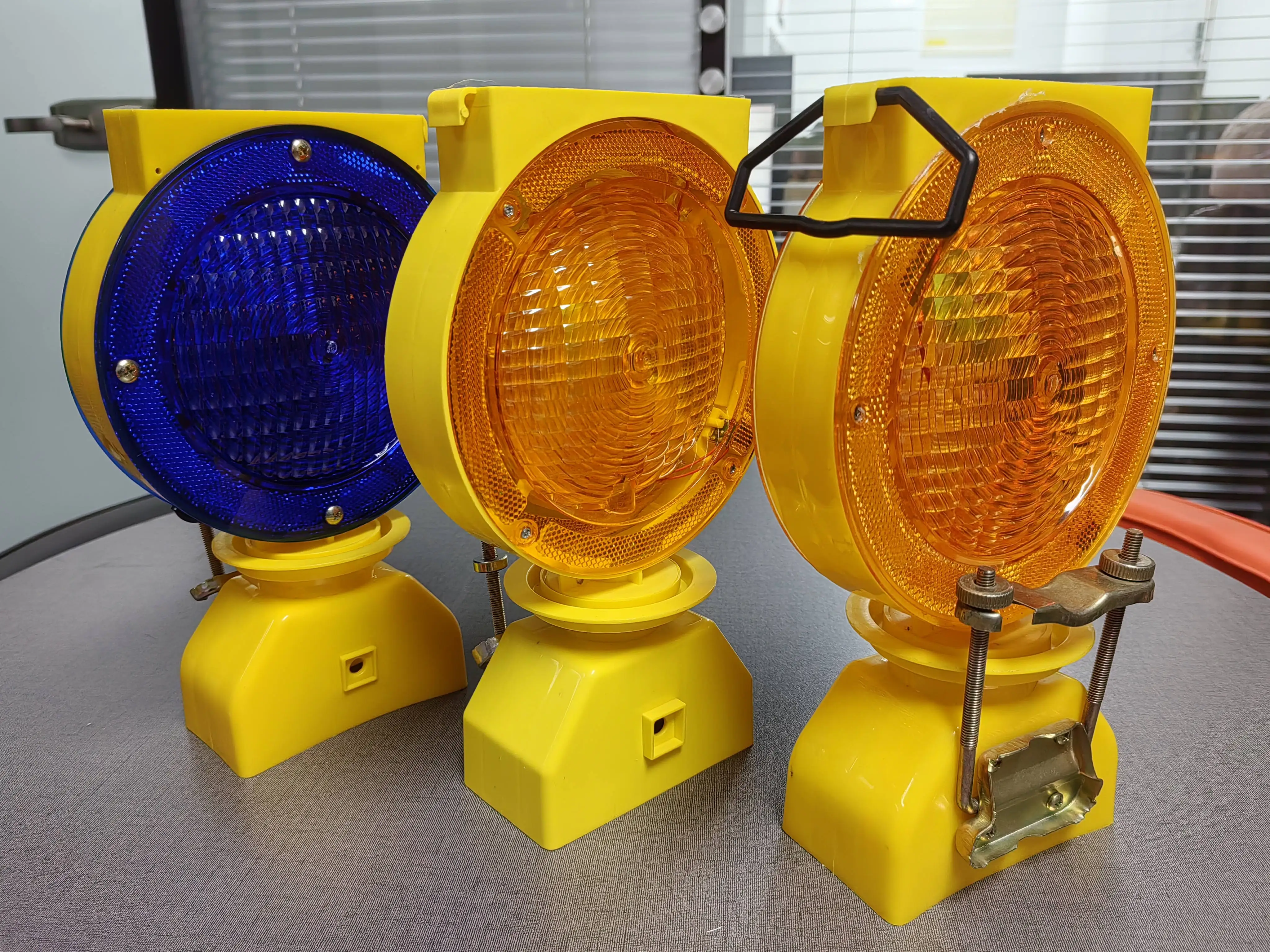 Solar supply blue red LED Strobe double sides flashing traffic safety warning light with strong high brightness
