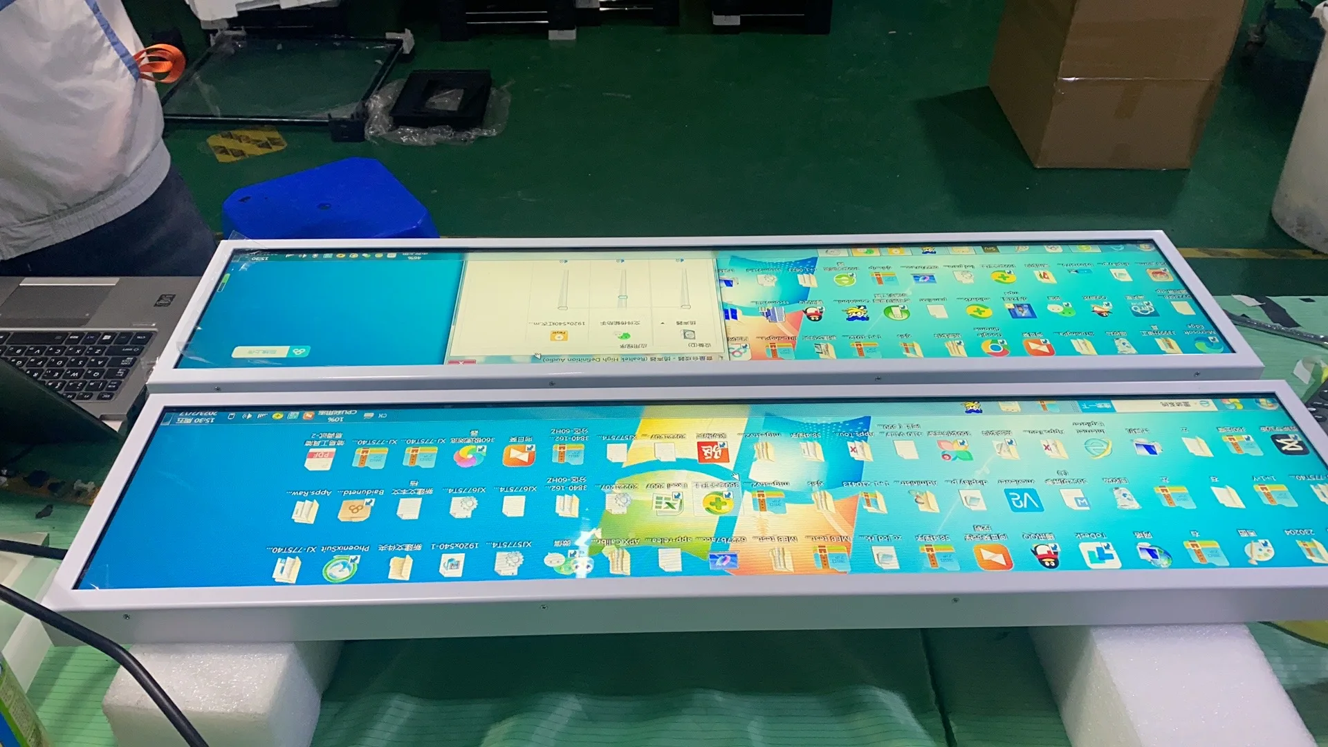 Factory wholesale 19.5 inch stretch lcd display screen for advertising digital signage and displays