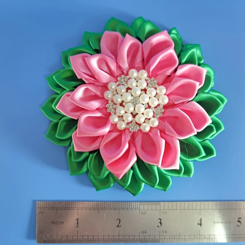 Large Quantity in Stock Cheap Customized Pink and Green Satin Pin Imitation Pearls Sorority Ribbon Women Greek Flower Brooch
