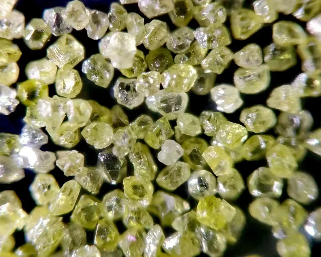 Single crystal diamond particles  for making diamond tool material